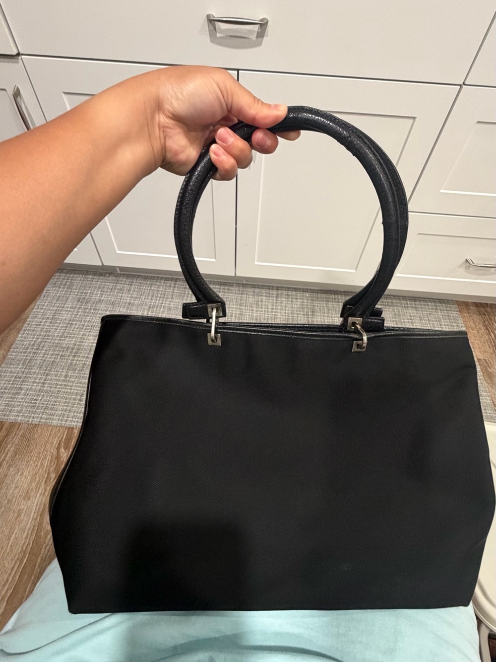 Ferragamo Black Women's Tote/shoulder Bag - Sleek Everyday Carry